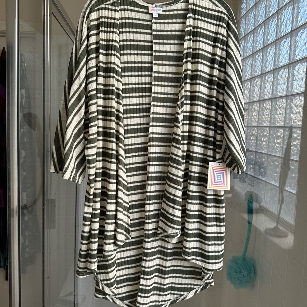NWT LuLaRoe Lindsay Size M